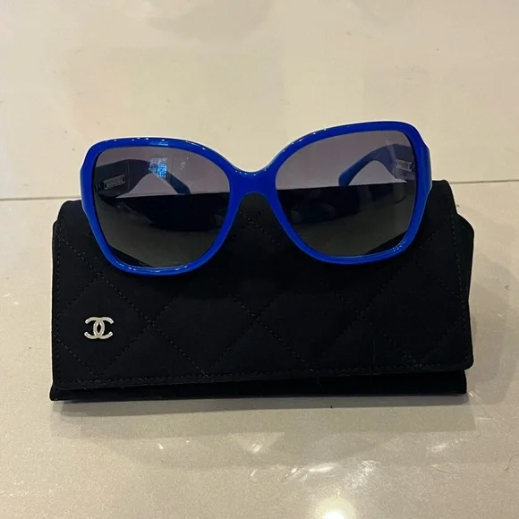 Chanel Blue Oversize Sunglasses 1342/9s - Picture 3 of 7
